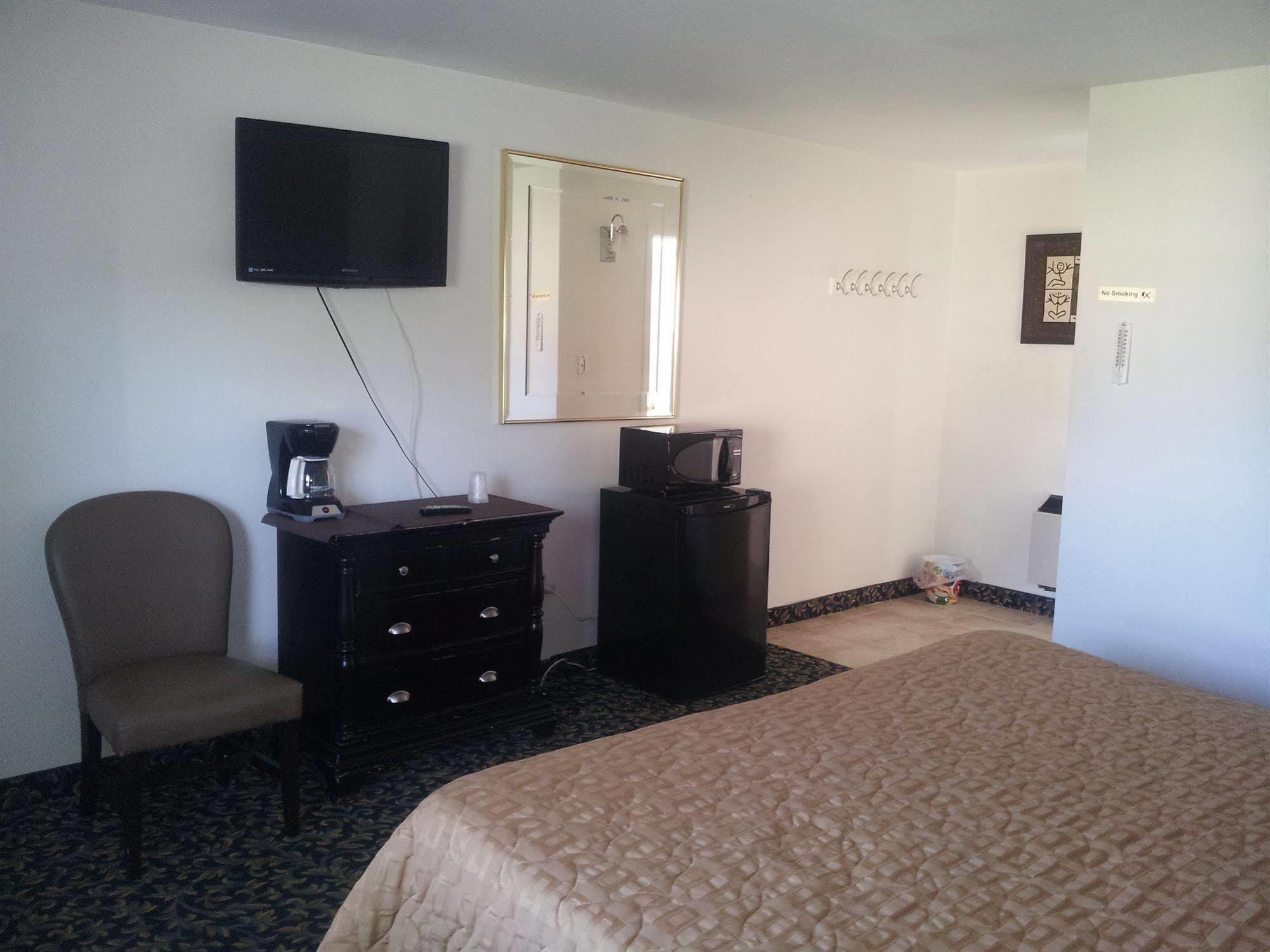 Motel Americas Best Inn And Suites Niagara Falls 2*